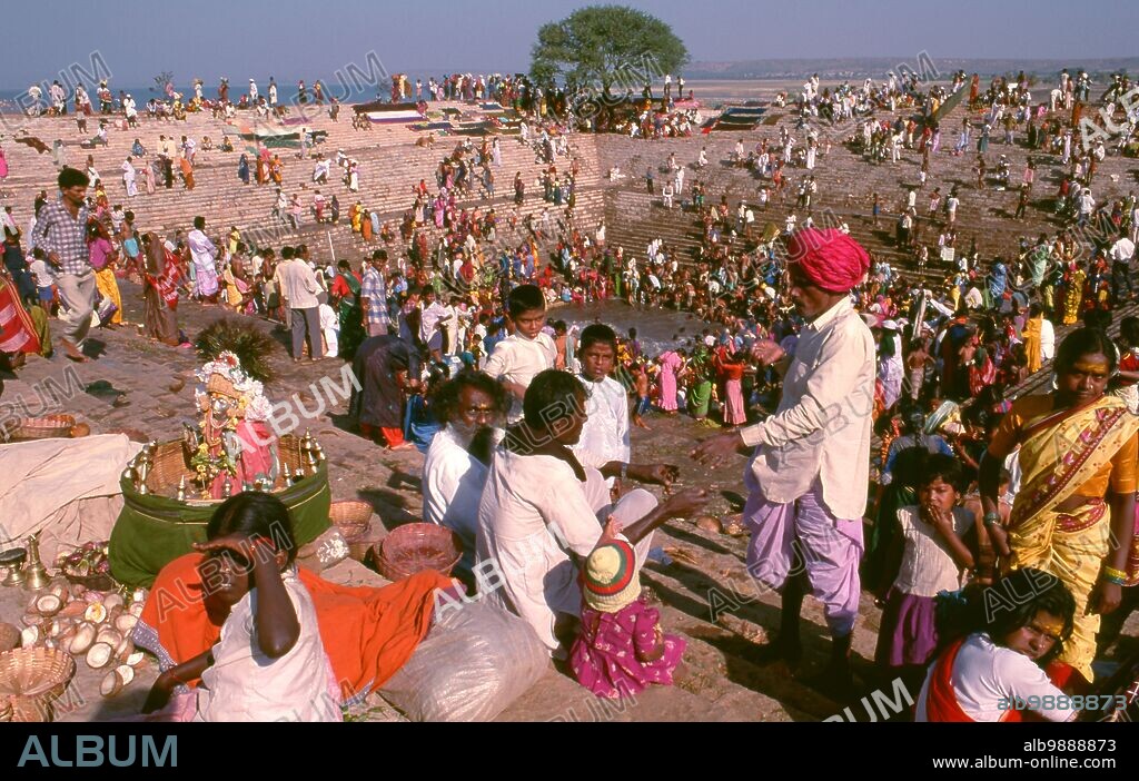 India: Pilgrims bathing at the Jogula Bhavi holy tank, Saundatti, Karnataka, during the Shri Yellamma Devi Fair (1994). Every year in the Hindu month of Magh (January - February) more than half a million people gather around the tiny temple of the goddess Yellamma in Saundatti. Yellamma is the patron of the devadasi or women dedicated to the service of a deity or temple.