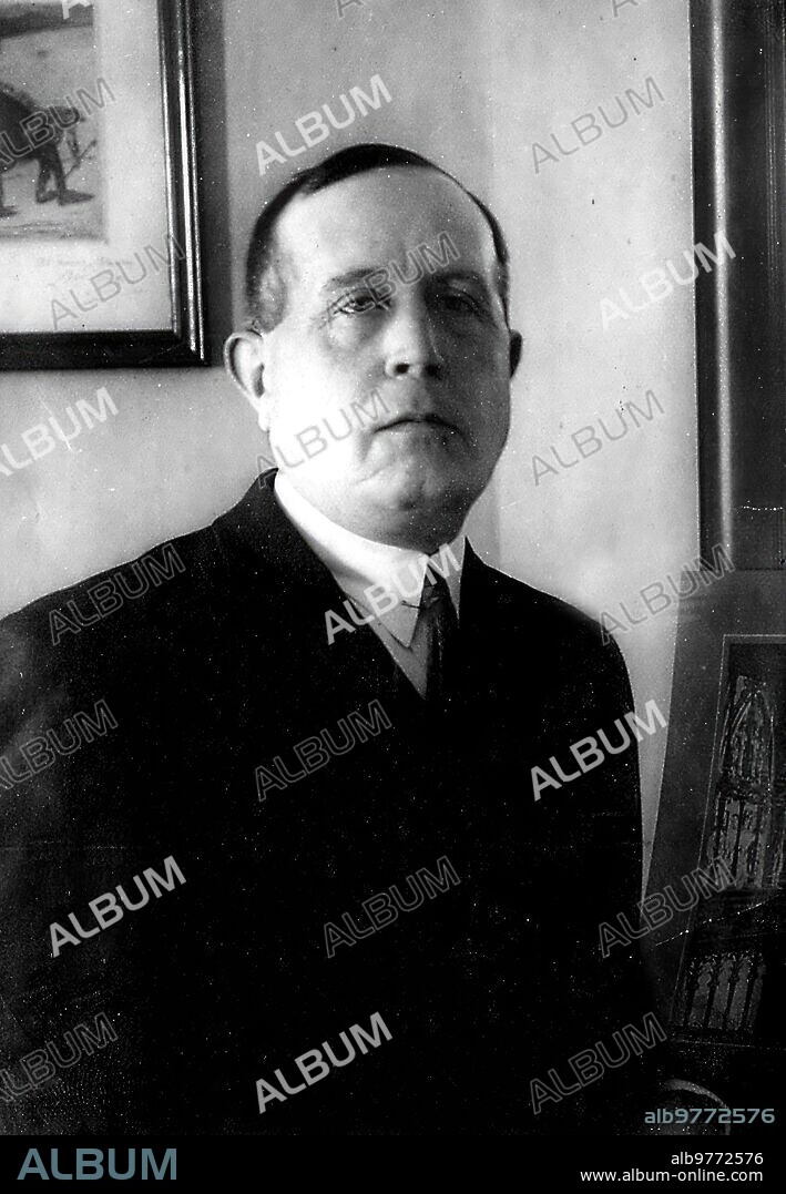 1940. Azorín muestra un semblante serio.