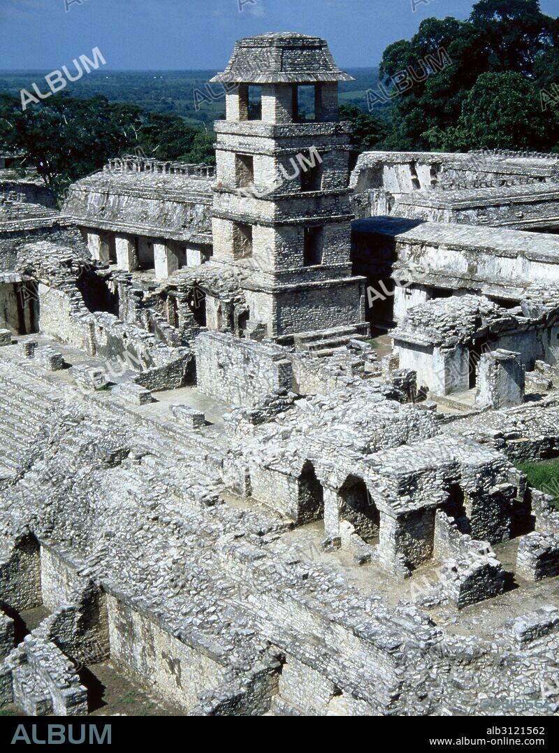 MAYAS. Siglos VII-VIII. PALACIO DE PALENQUE. Ocupa el centro de la zona ceremonial. Está construido sobre basamentos escalonados y se accede mediante escalinatas. Estado de Chiapas. México.