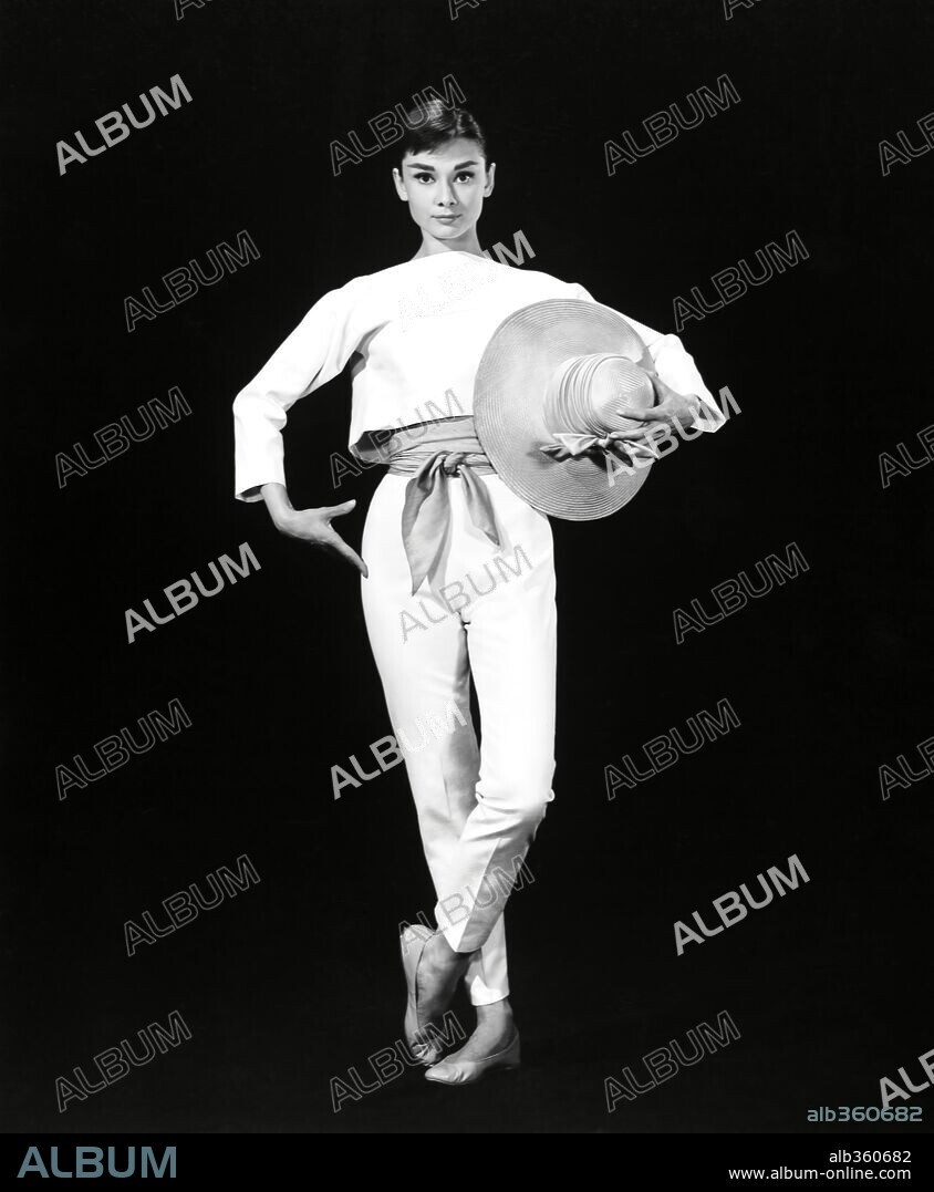 AUDREY HEPBURN in FUNNY FACE, 1957, directed by STANLEY DONEN. Copyright PARAMOUNT PICTURES.