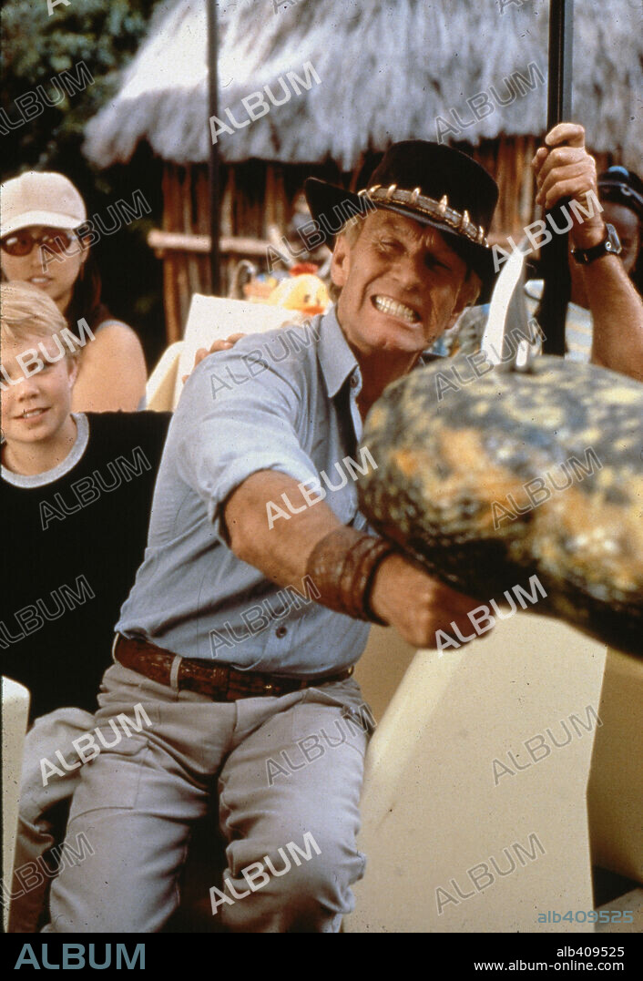 PAUL HOGAN in CROCODILE DUNDEE IN LOS ANGELES, 2001, directed by SIMON WINCER. Copyright BUNGALOW PRODUCTIONS/SILVER LION FILMS/VISIONVIEW.
