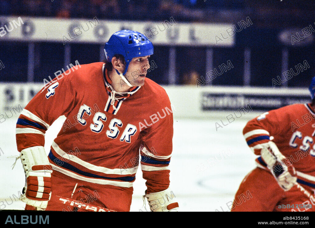 HELSINGFORS 1974 APRIL. Tjeckoslovakiens Vaclav Nedomansky i aktion vid ishockey-VM i Helsingfors i april 1974.. Foto: Jan Collsiöö / TT / Kod: 1001.