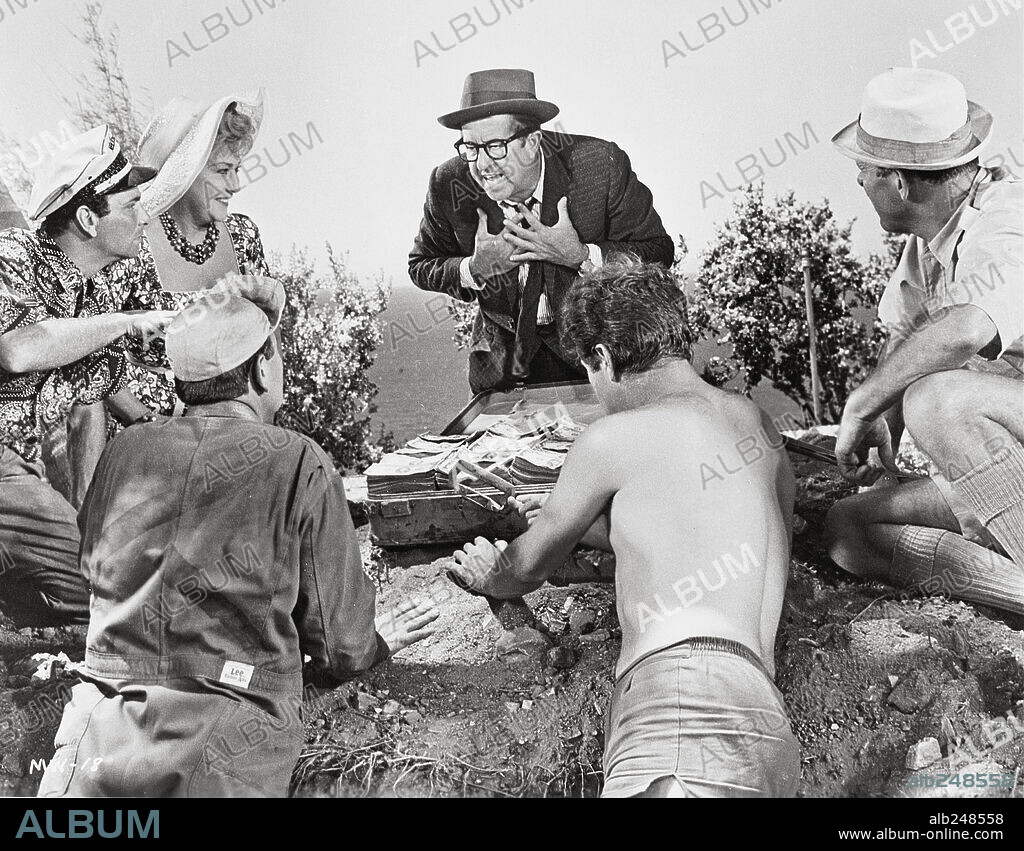 DICK SHAWN, ETHEL MERMAN, JONATHAN WINTERS, PETER FALK and PHIL SILVERS in IT'S A MAD MAD MAD MAD WORLD, 1963 (IT'S A MAD, MAD, MAD, MAD WORLD), directed by STANLEY KRAMER. Copyright UNITED ARTISTS.
