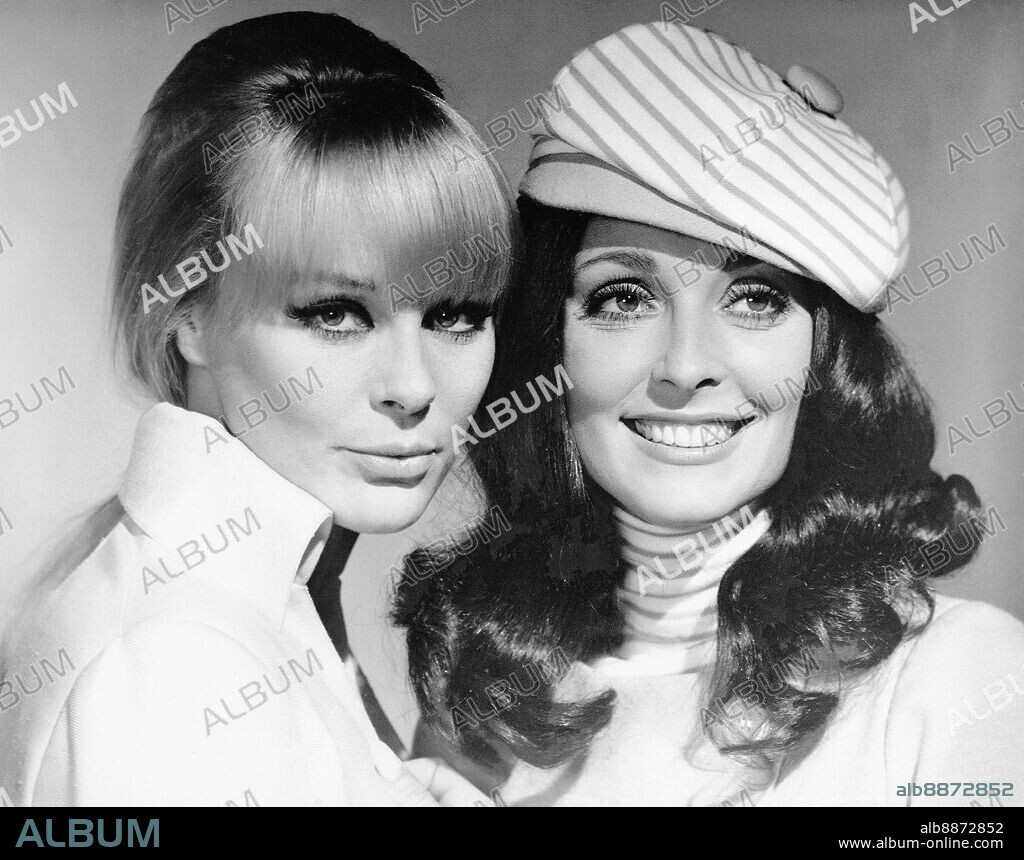 ELKE SOMMER und SHARON TATE in THE WRECKING CREW, 1969, unter der Regie von PHIL KARLSON. Copyright COLUMBIA PICTURES.