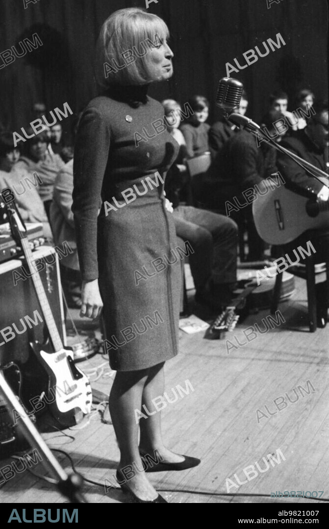 Personalities from politics; economy and culture from the years 1965-71. Vera Oelschlegel (actress) (singer) GDR; DEU; Germany; Europe.