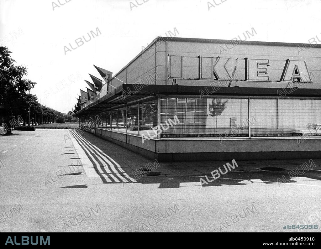 Ikea varuhuset vid gamla Lundavägen mellan Malmö och Arlöv, 1975.. Foto: Lars G Ohlsson / Sydsvenskan / IBL Bildbyrå.