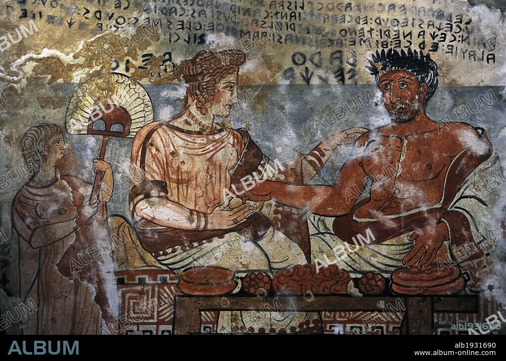 ARTE ETRUSCO. ITALIA. Reproducción copia de una pintura mural etrusca, con escena de banquete. El original procedente de la TUMBA DE LOS ESCUDOS " tumba degli Scudi", Tarquínia (Italia). 350 a. C. Período Tardío. Larth Velcha y su mujer, Velia Seitthi, que tiene en su manos el huevo, símbolo del renacimiento. Museo Carlsberg Glyptotek. Copenhague. Dinamarca.