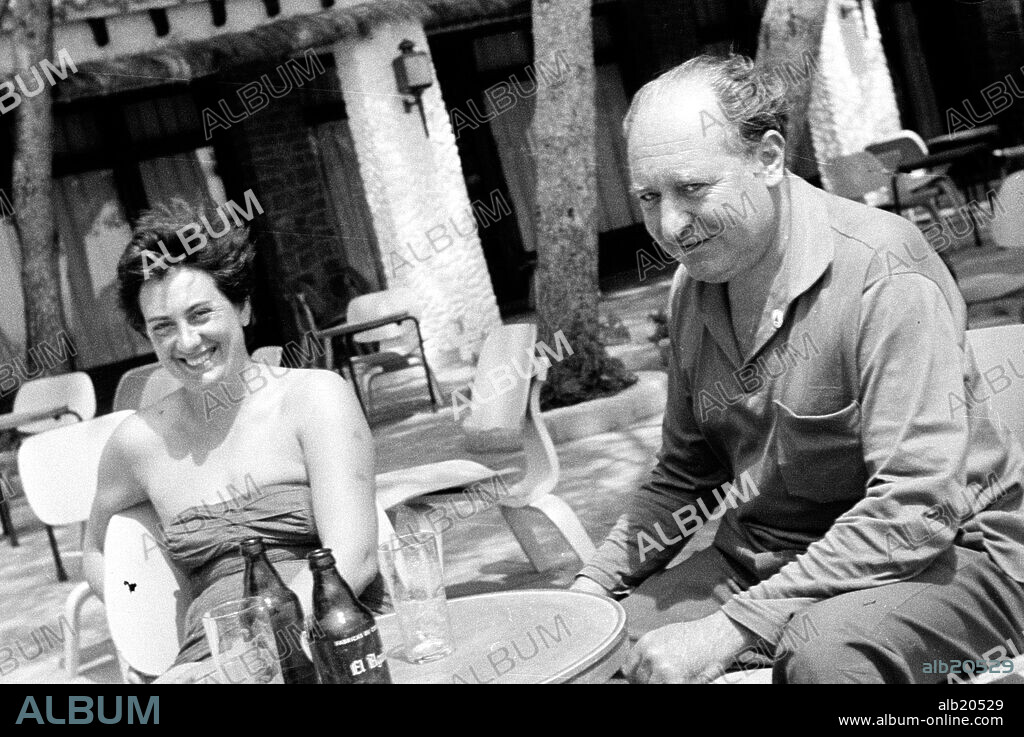 Gabriel Celaya y Amparo Gastón. Formentor, Mallorca, 1959.