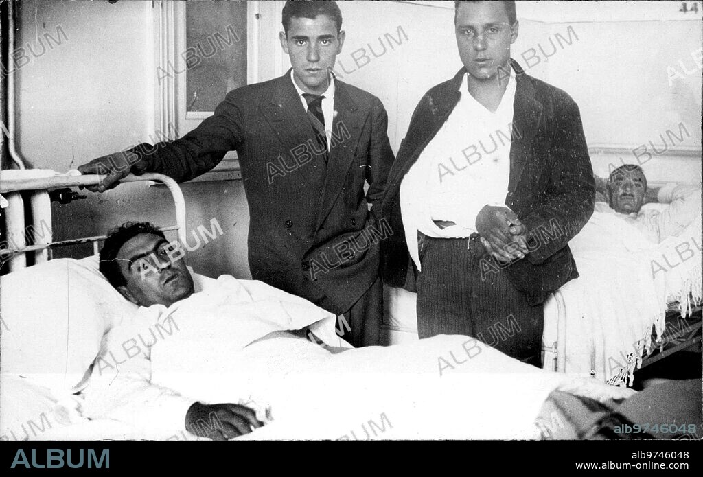 1931. Héctor Fernández, herido de bala por la guardia Civil, A la salida del Mítin.