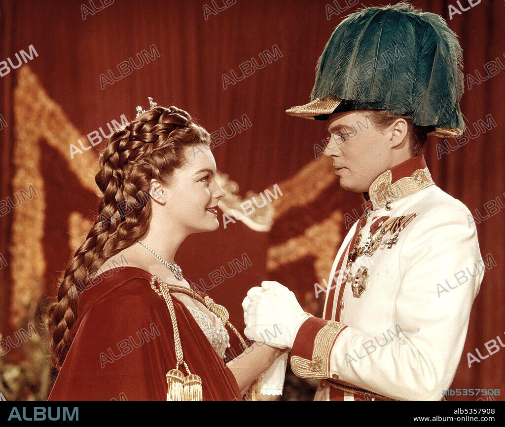 KARLHEINZ BOEHM und ROMY SCHNEIDER in SISSI, 1955, unter der Regie von ERNST MARISCHKA. Copyright ERMA FILM.