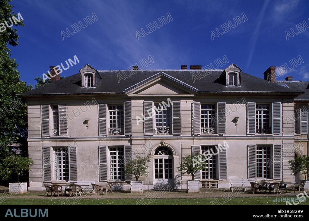 Facade of Chateau de Vilmorin, Verrieres-le-Buisson, Ile-de-France. France, 17th-19th century.