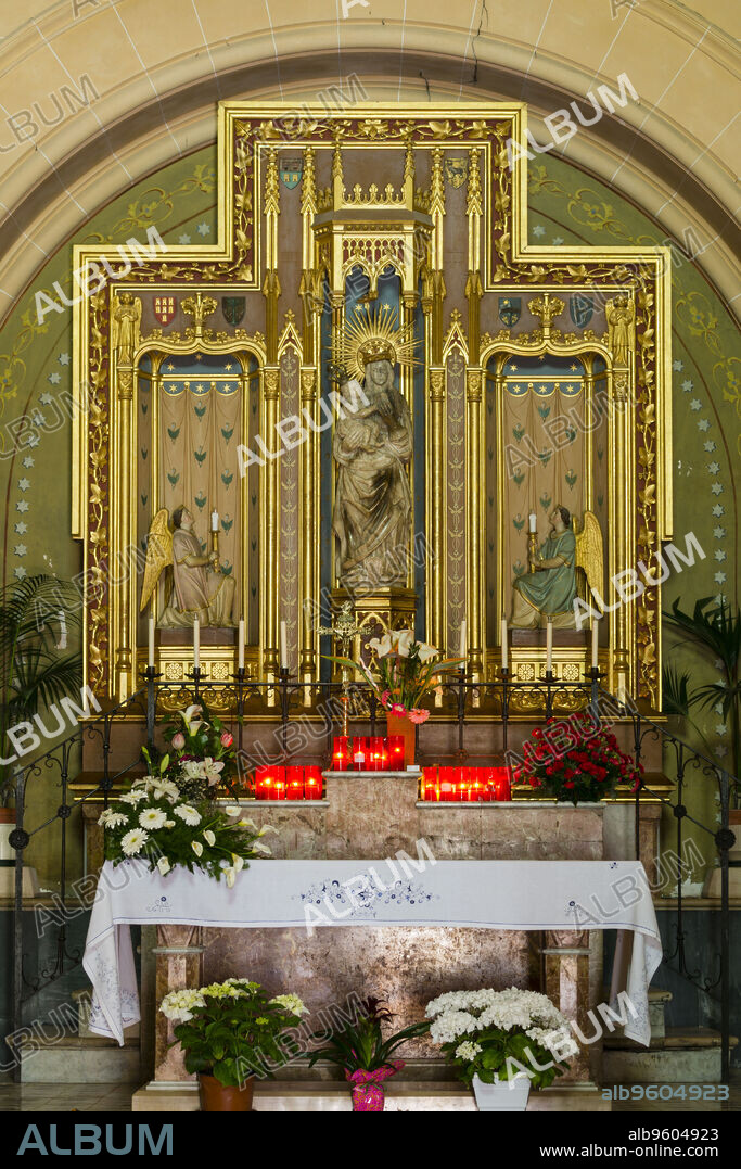 retablo de estilo neogótico y imagen de mármol de la Virgen de Monti-sion, siglo XV, Santuario de Monti-sion, Porreres, Mallorca, balearic islands, spain, europe.