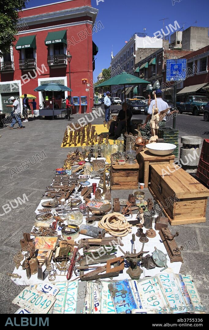 Los Sapos antiques and flea market, Puebla, Historic Center, UNESCO World Heritage Site, Puebla State, Mexico, North America.
