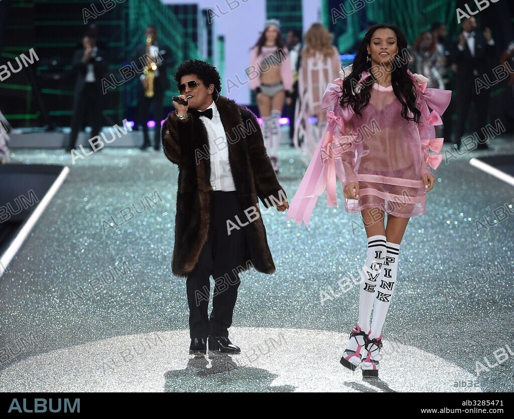 BRUNO MARS. November 30, 2016 - Paris, France - Lameka Fox walks the runway as The Weeknd performs on the runway during the Victoria's Secret Fashion Show on November 30, 2016 in Paris, France. 30/11/2016