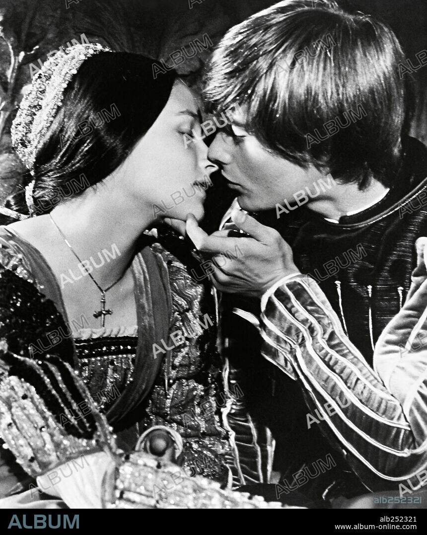 LEONARD WHITING and OLIVIA HUSSEY in ROMEO AND JULIET, 1968, directed by FRANCO ZEFFIRELLI. Copyright PARAMOUNT PICTURES.