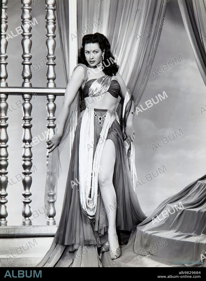 YVONNE DE CARLO in DER WÜSTENFALKE, 1950 (THE DESERT HAWK), unter der Regie von FREDERICK DE CORDOVA.