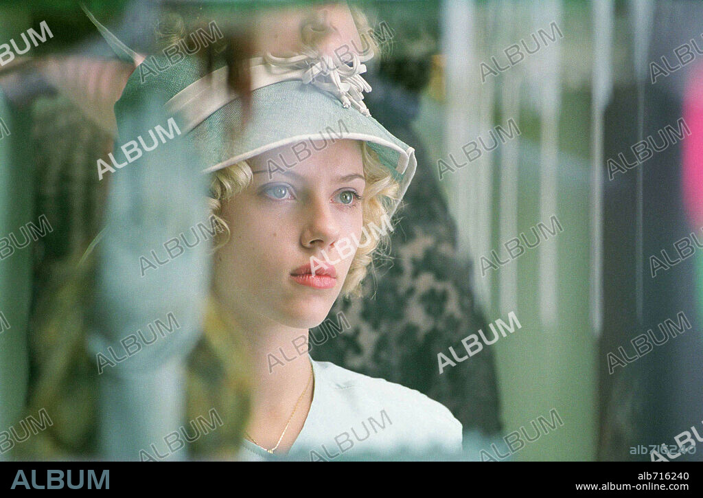 SCARLETT JOHANSSON in A GOOD WOMAN, 2004, directed by MIKE BARKER. Copyright A GOOD WOMAN UK LTD./BUSKIN FILM S.R.L./KANZEMAN S.A.