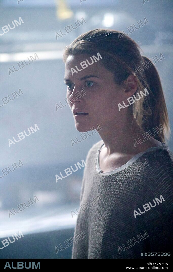 RACHAEL TAYLOR in ARQ, 2016, directed by TONY ELLIOTT. Copyright NETFLIX.
