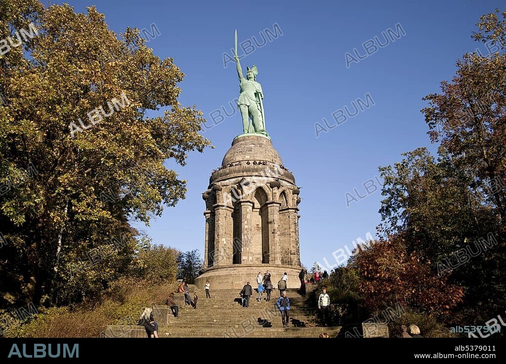 Hermannsdenkmal monument, commemorating Arminius, chieftain of the Germanic Cherusci, near Detmold in the southern Teutoburg Forest, North Rhine-Westphalia, Germany, Europe.