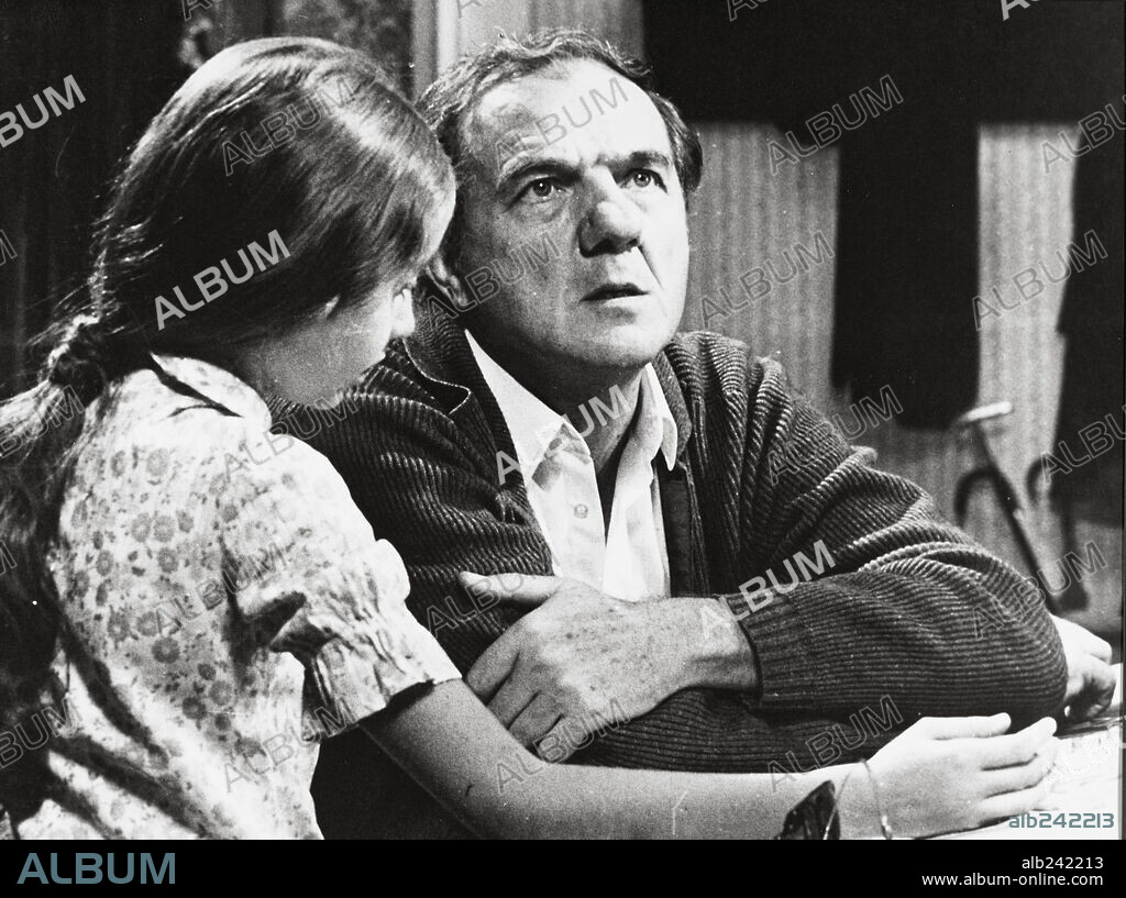 KARL MALDEN en EL GATO DE LAS NUEVE COLAS, 1971 (IL GATTO A NOVE CODE), dirigida por DARIO ARGENTO. Copyright SEDA SPETTACOLI.