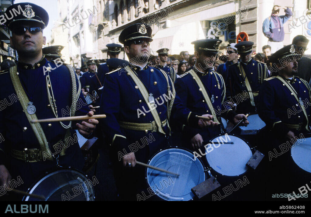 semana santa, "La Madrugada", "La Esperanza de Triana", banda musical.