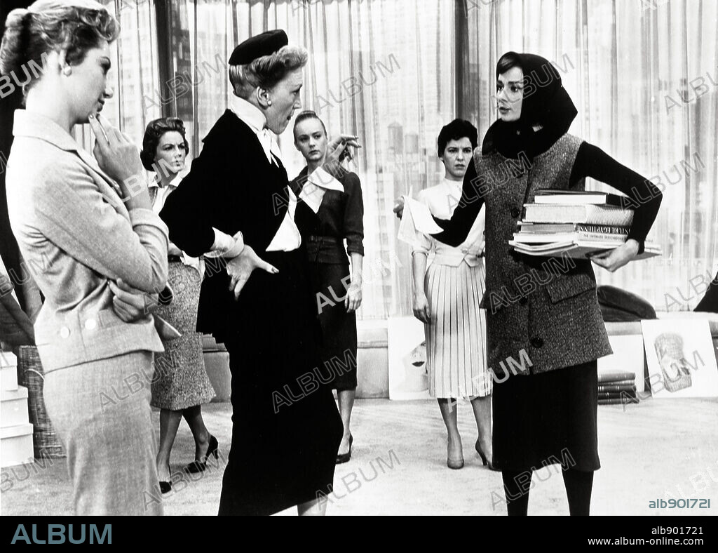 AUDREY HEPBURN en UNA CARA CON ÁNGEL, 1957 (FUNNY FACE), dirigida por STANLEY DONEN. Copyright PARAMOUNT PICTURES.