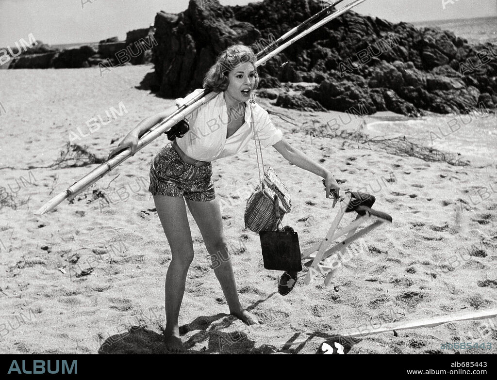 LAURA VALENZUELA in ANA DICE SI, 1958, directed by PEDRO LAZAGA. Copyright RADIO FILMS.