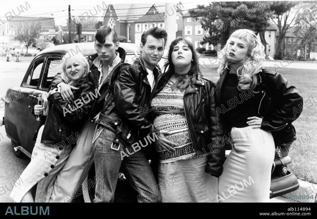 DARREN E. BURROWS, JOHNNY DEPP, KIM McGUIRE, RICKI LAKE et TRACI LORDS dans CRY-BABY, 1990, réalisé par JOHN WATERS. Copyright UNIVERSAL PICTURES.