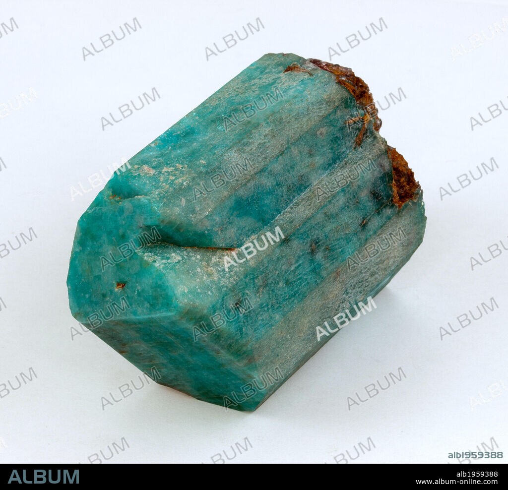 MICROCLINA. Mineral de la clase de los tectosilicatos. Variedad: AMAZONITA.