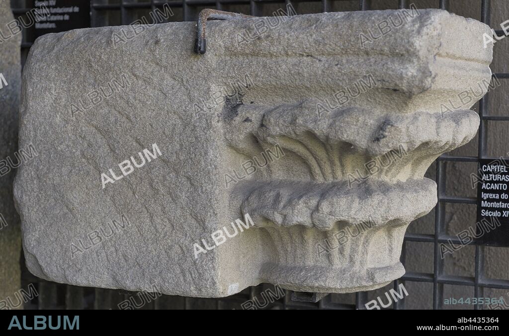 Capitel en dos alturas con hojas de acanto. Procedente de la Iglesia del Monasterio de Santa Catalina de Montefaro, siglo XIV (1370), provincia de La Coruña. Museo Arqueológico e Histórico (Castillo de San Antón). La Coruña. Galicia. España.