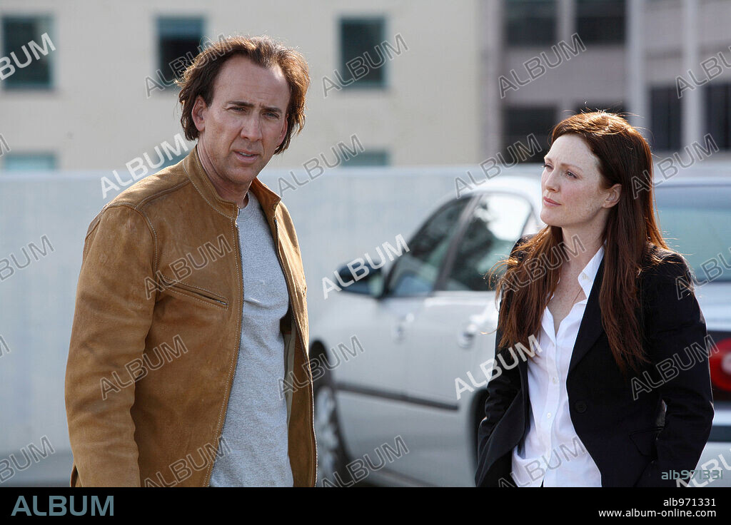 JULIANNE MOORE and NICOLAS CAGE in NEXT, 2007, directed by LEE TAMAHORI. Copyright REVOLUTION STUDIOS/SATURN FILMS/EYETRONICS USA/INITIAL ENTER.