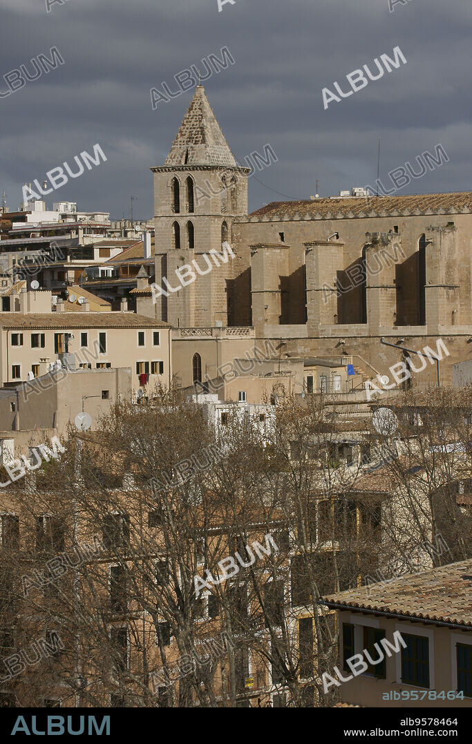 Iglesia del Sagrat Cor desde la terraza de la lonja.La Llotja , siglo XV.Palma.Mallorca.Islas Baleares. España.