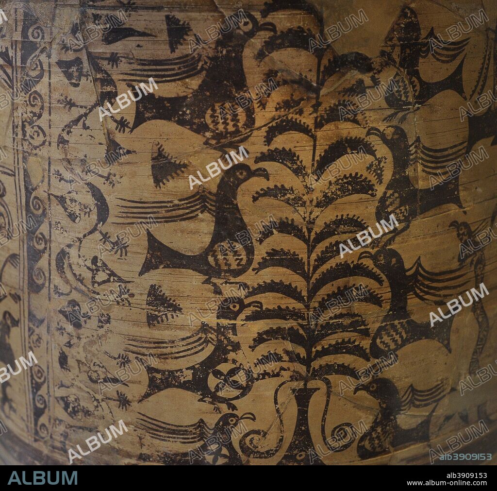 Arte Ibérico. Vaso (Kálathos) del árbol de la vida. 225-101 a. C. Detalle. Decorado con el árbol de la vida flanqueado por animales. Arcilla. Procedente de Cabezo de Alcalá, provincia de Teruel. Museo Arqueológico Nacional. Madrid. España.