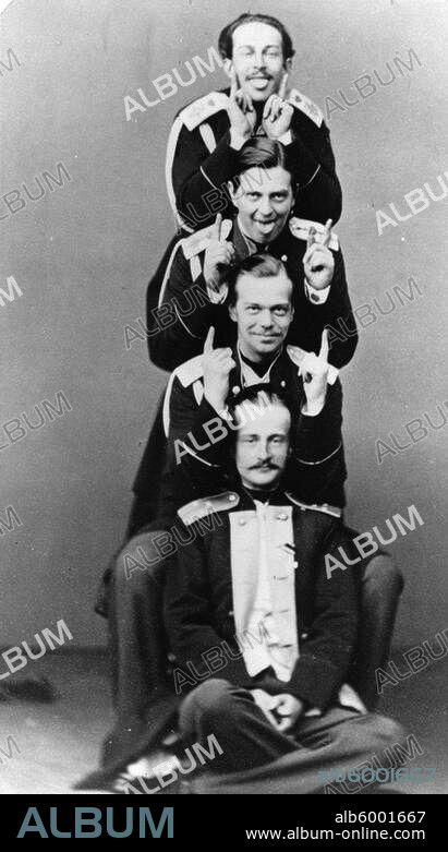 Alexander III. Alexandrowitsch, Kaiser von Russland (1881-94); St.Petersburg 10.3.1845-Liwadija 1.11.1894. /-Großfürst Alexander Alexandrowitsch (2.von unten) mit seinem Bruder Wladimir (3.von unten) und zwei Unbekannten in scherzhafter Stellung.-/ Atelieraufnahme, um 1865, von Sergei Lwowitsch Lewizki (1819-1898).
