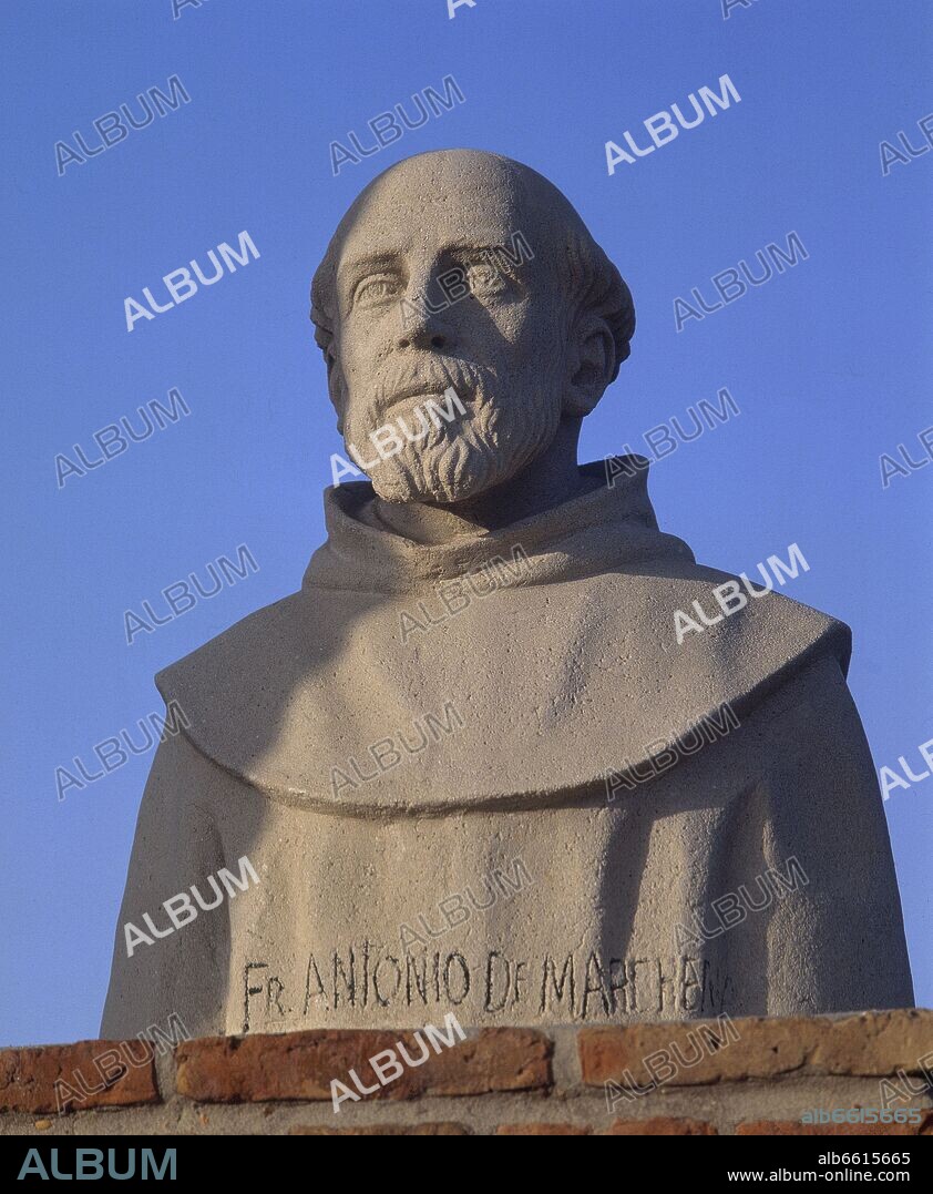 BUSTO DE FRAY ANTONIO DE MARCHENA EN PLAZA DE ACCESO.