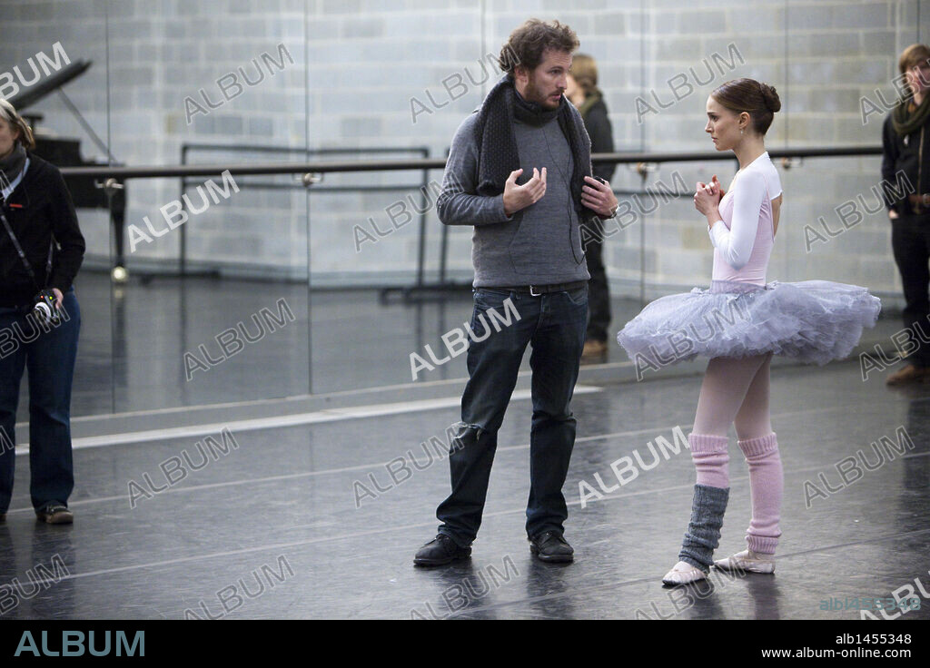 DARREN ARONOFSKY und NATALIE PORTMAN in BLACK SWAN, 2010, unter der Regie von DARREN ARONOFSKY. Copyright FOX SEARCHLIGHT PICTURES.