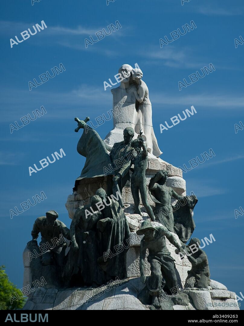 JOAN LLIMONA I BRUGUERA. Josep Llimona / "Monumento al doctor Robert", 1910, Conjunto escultorico, 12,60 x 9,26 x 11,25 m.