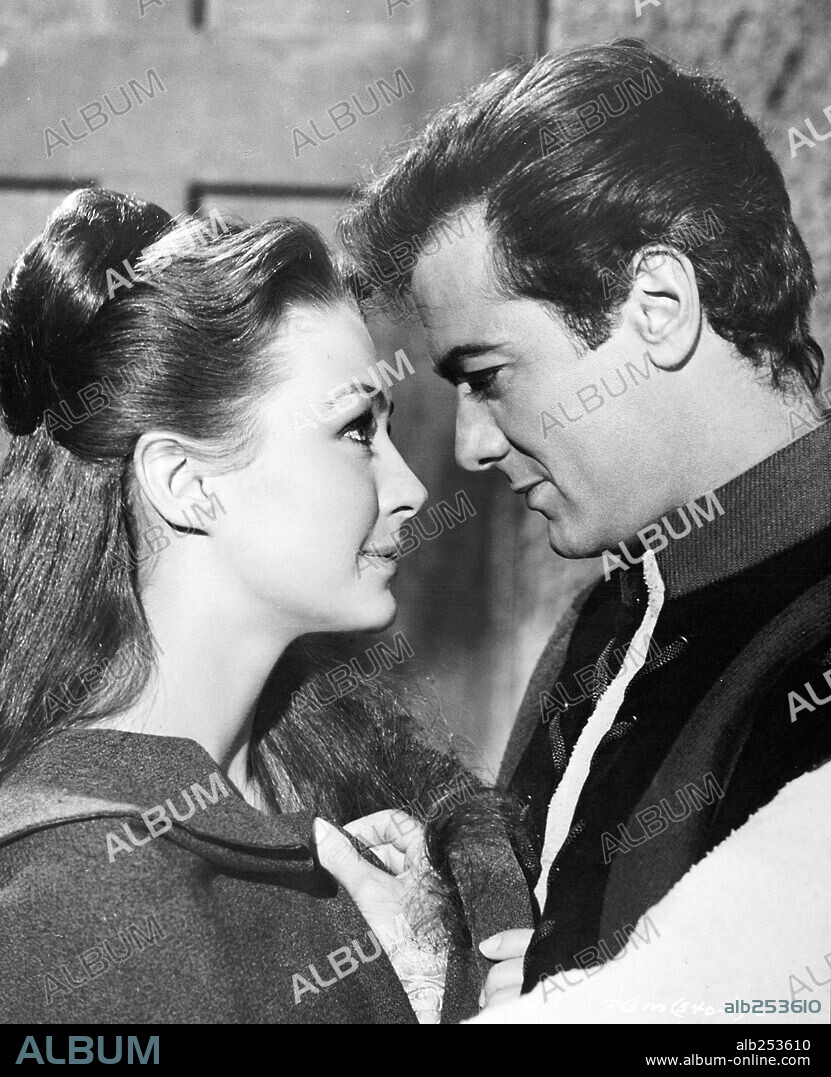 CHRISTINE KAUFMANN y TONY CURTIS en TARAS BULBA, 1962, dirigida por J. LEE THOMPSON. Copyright UNITED ARTISTS.