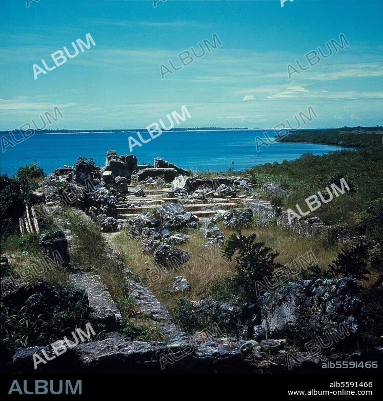 Kilwa Kisiwani (Tansania), Ruinen des Palastes Husuni Kubwa. (erbaut unter den Arabern im Mittelalter). Ansicht. Foto (Werner Forman).