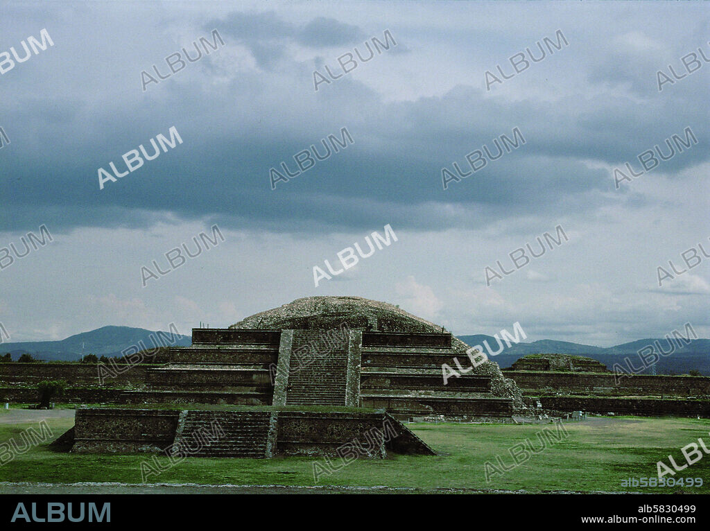 Teotihuacan, " Place of the Gods" was the most important ceremonial center in Mesoamerica. At the height of its importance, Teotihuacan had a population of 200.000. Plaza of the Moon, two platforms and the Pyramid of the Moon. 3rd-6th. Height 42 m.