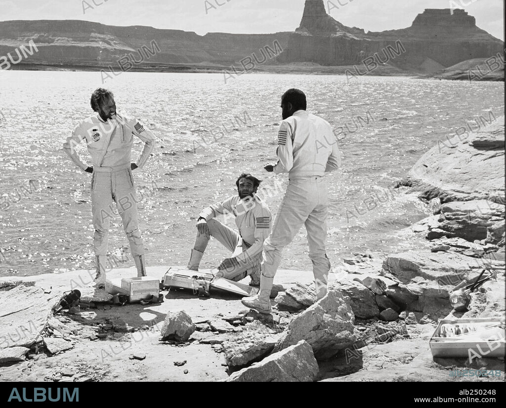 CHARLTON HESTON, JEFF BURTON and ROBERT GUNNER in PLANET OF THE APES, 1968, directed by FRANKLIN J. SCHAFFNER. Copyright 20TH CENTURY FOX.