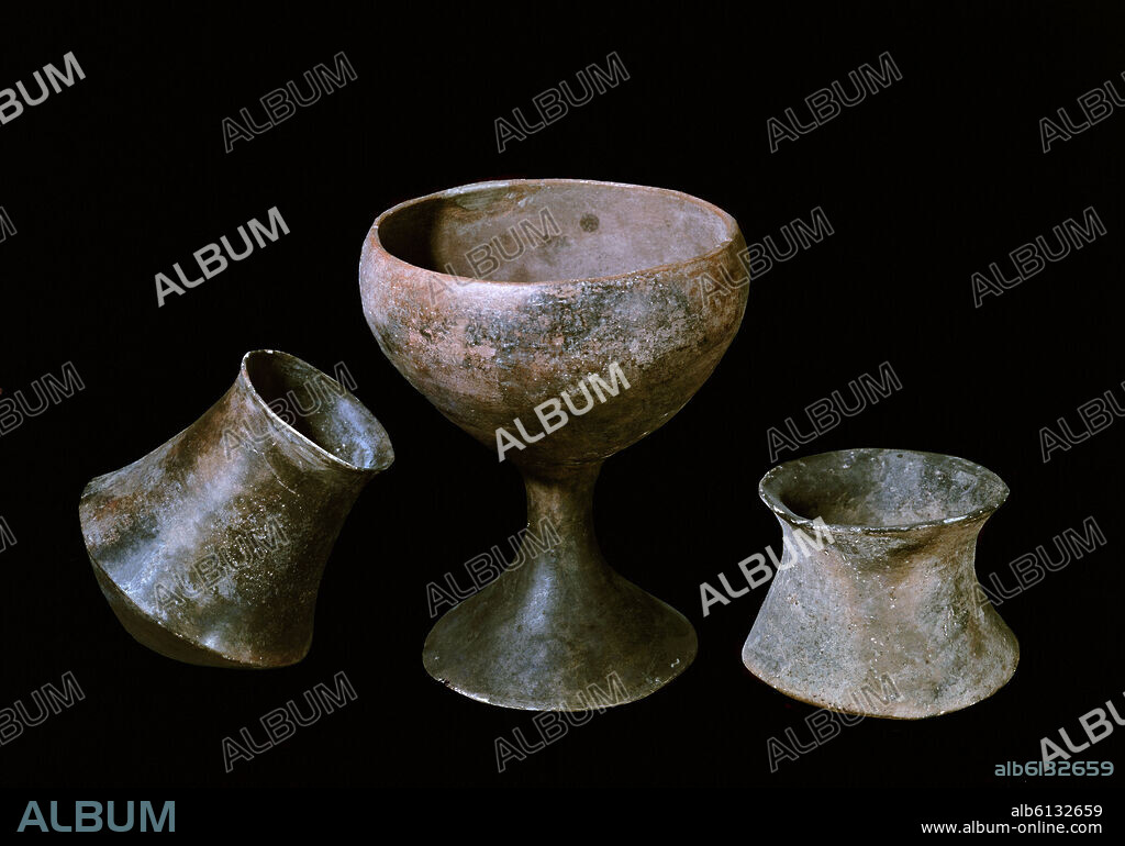 TULIPA Y COPAS DE CERAMICA DE LA CULTURA DEL ARGAR - EDAD DEL BRONCE - 1500/1300 AC.