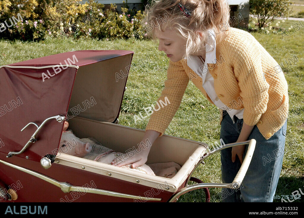 FANNING DAKOTA. DAKOTA FANNING in CHARLOTTE'S WEB, 2006, directed by GARY WINICK. Copyright PARAMOUNT PICTURES.
