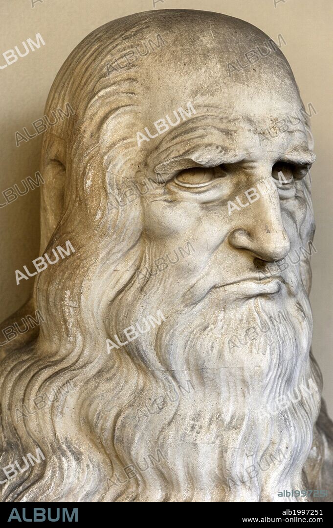 VINCI, Leonardo da (Vinci, 1452-Clos Lucé, 1519). Pintor, arquitecto, escultor, ingeniero y sabio italiano. Busto del humanista italiano en el patio interior del Museo Pinacoteca Ambrosiana. Milán. Italia.