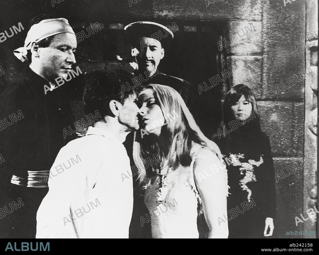 FU MANCHU: FU MANCHU Y EL BESO DE LA MUERTE, 1968 (THE BLOOD OF FU MANCHU), dirigida por JESUS FRANCO. Copyright COMMONWEALTH UNITED.