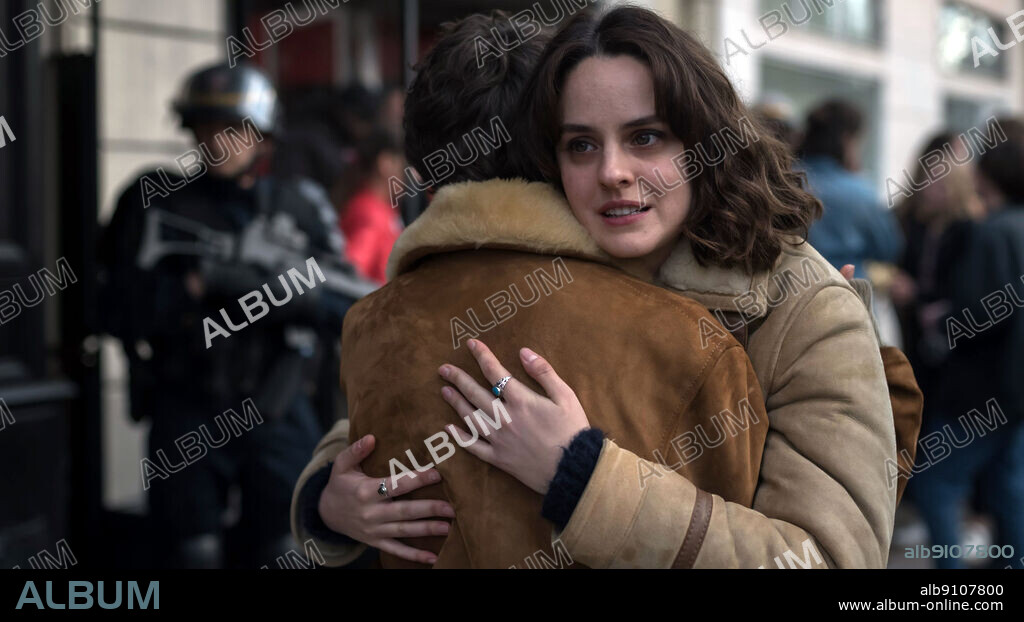 NOEMIE MERLANT in ONE YEAR, ONE NIGHT, 2022 (UN AÑO, UNA NOCHE), directed by ISAKI LACUESTA. Copyright Mr. Fields and Friends / Bambú Producciones.