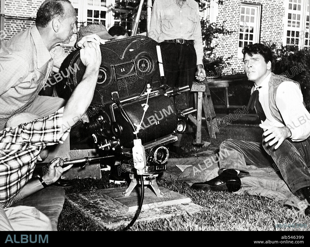 BURT LANCASTER and MICHAEL CURTIZ in JIM THORPE--ALL-AMERICAN, 1951, directed by MICHAEL CURTIZ. Copyright WARNER BROTHERS.