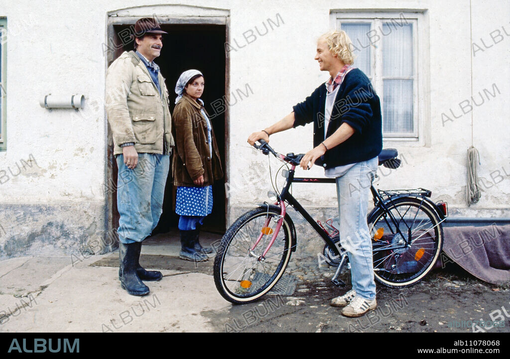 No place for idiots, TV film, screenplay: Felix Mitterer, Germany, 1994, director: Gedeon Kovacs, scene: Peter Simonischek, Monika Baumbartner, Gerald Forstmaier, with bicycle.