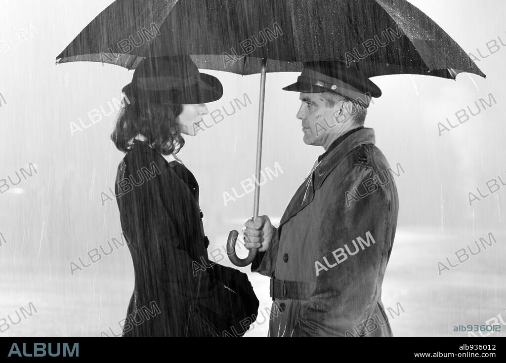 CATE BLANCHETT und GEORGE CLOONEY in THE GOOD GERMAN, 2006, unter der Regie von STEVEN SODERBERGH. Copyright WARNER BROS. PICTURES / GORDON, MELINDA SUE.