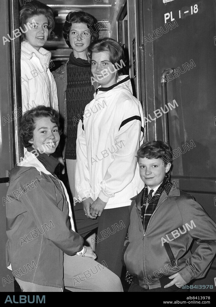 ARKIV STOCKHOLM 19600410.. From left Princess Christina, Princess Birgitta, Princess Désirée and Princess Margaretha, and Crown Prince Carl Gustaf, on a train in Stockholm,Sweden, . Foto: Lasse Olsson / DN / TT Kod: 45.